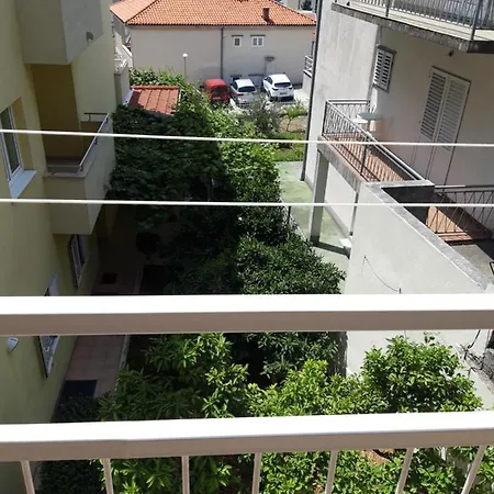 Smiljana Mucic Apartment Makarska