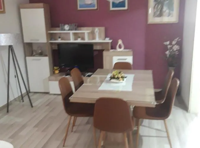 Daire Smiljana Mucic *